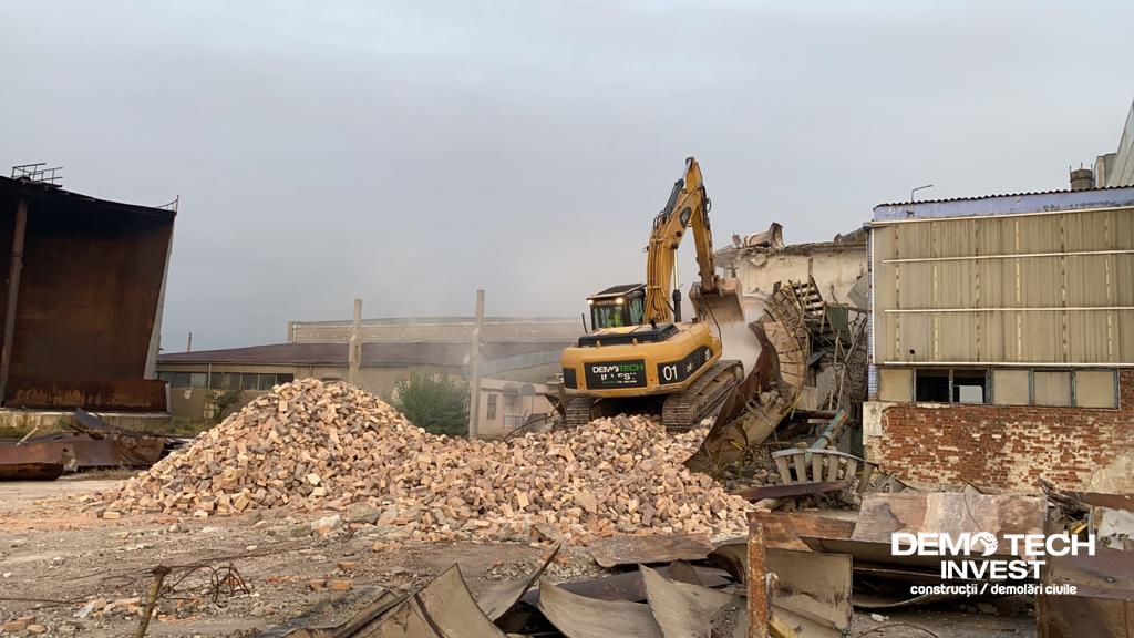 demolare cladiri Zaharul Liesti