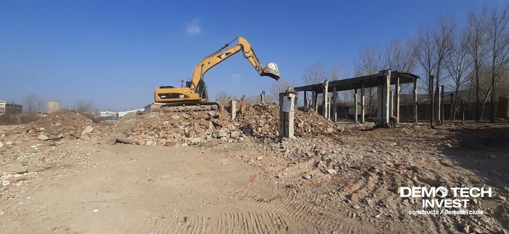 demolare cladiri buldozer Hitrom Vaslui