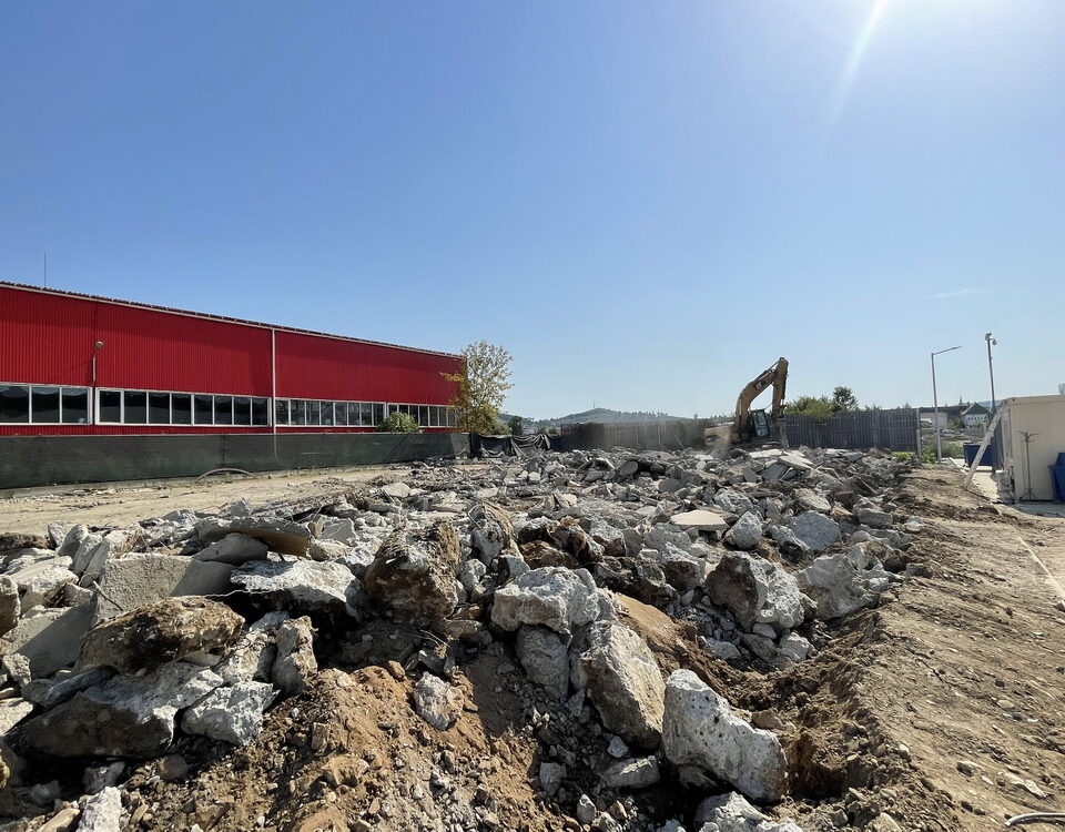 Fabrica Michelin Zalău, lucrări de demolare şi excavare fundaţii, conform autorizaţiilor de desfiinţare