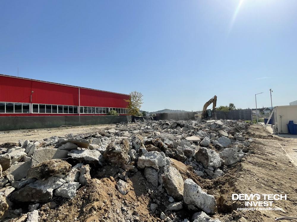 Fabrica Michelin Zalău, lucrări de demolare şi excavare fundaţii, conform autorizaţiilor de desfiinţare